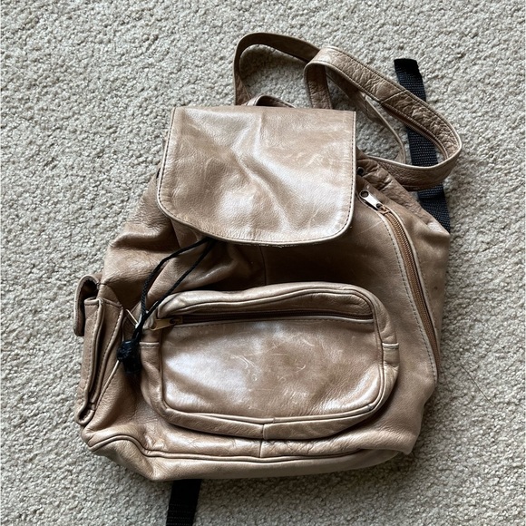 Vintage Handbags - VTG Tan Leather Backpack Adjustable Strap Snap Western Boho Unisex Convertible